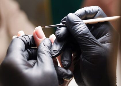 Cursos Gratuitos de Unhas de Gel nos Centros de Emprego