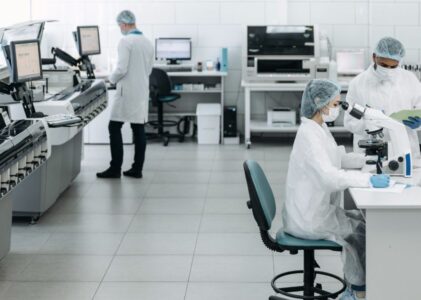 Emprego Laboratorial em Portugal: Setores Oportunidades Competências