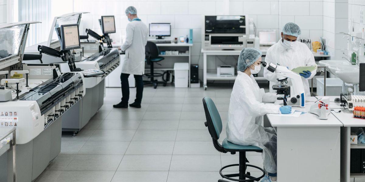 Emprego Laboratorial em Portugal: Setores Oportunidades Competências