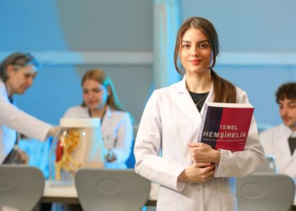 Emprego em Enfermagem em Coimbra: Guia Completo e Estratégias