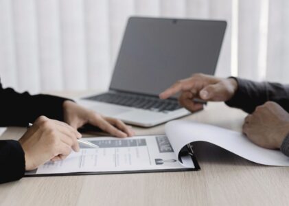 Trabalho em Ermesinde: Setores em Crescimento e Recursos Locais